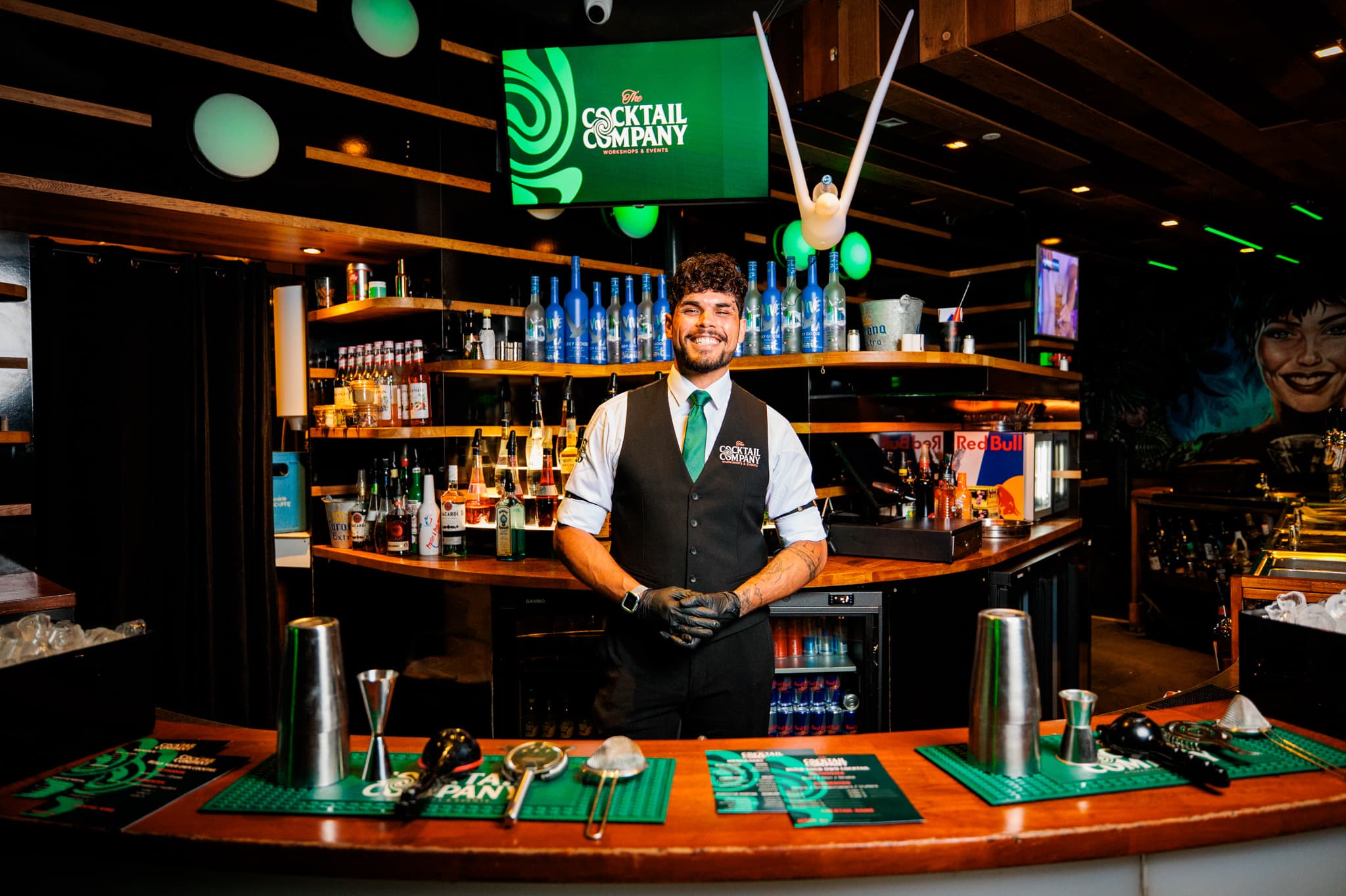 Bartender van the Cocktail Company tijdens een cocktail workshop